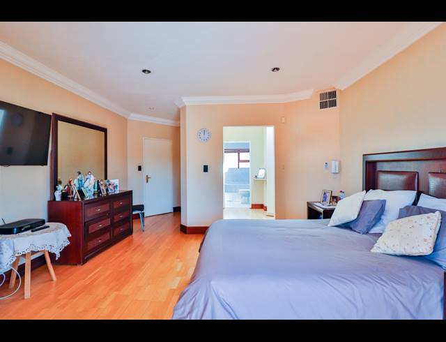 4 BEDROOM HOUSE FOR SALE IN MARAIS STEYN PARK